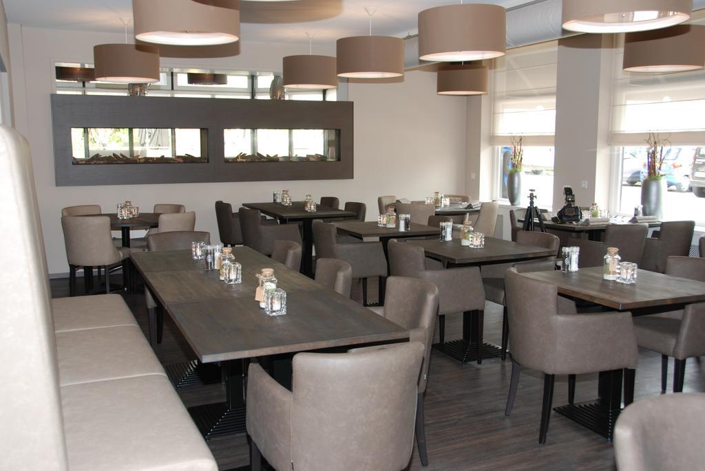 Hotel-Restaurant Thuis! Dinteloord Esterno foto